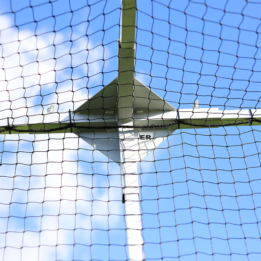 mobile cricket cage corner joint and netting