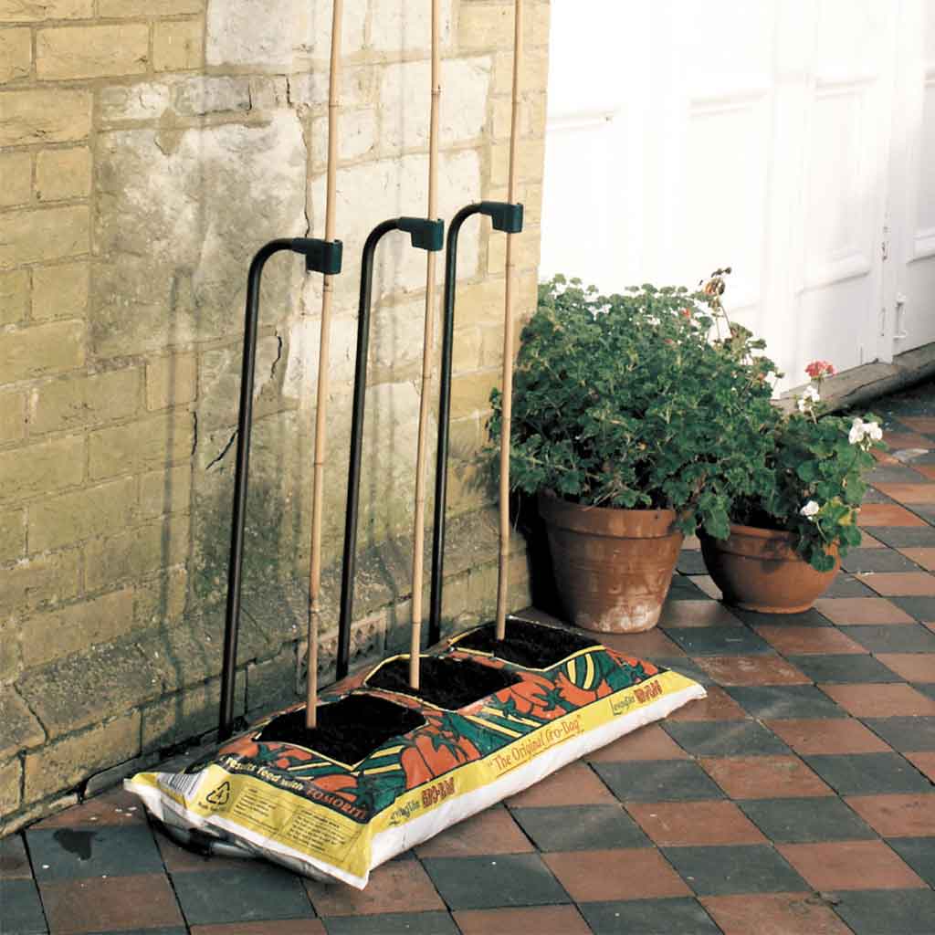 growbag frame rods outside