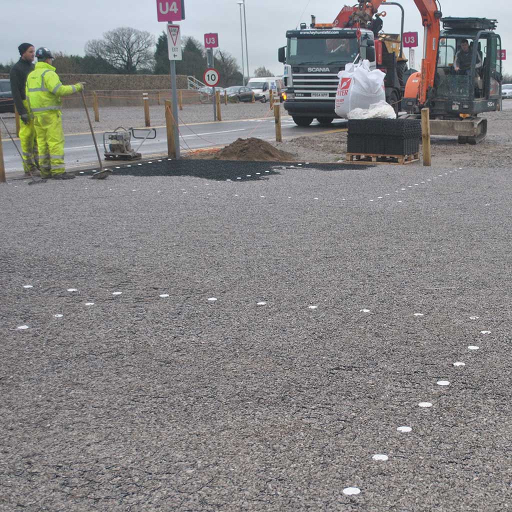 tildapave covered with gravel