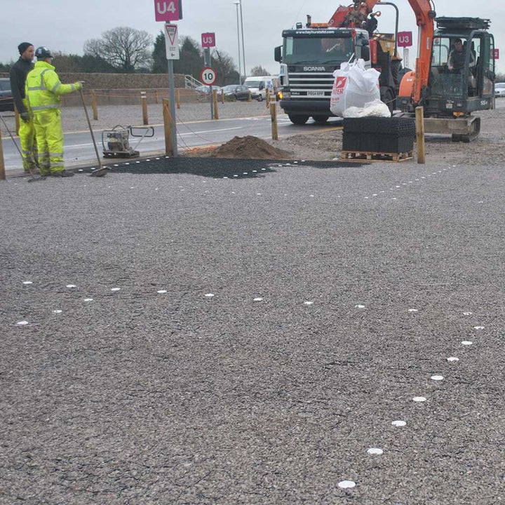 tildapave covered with gravel